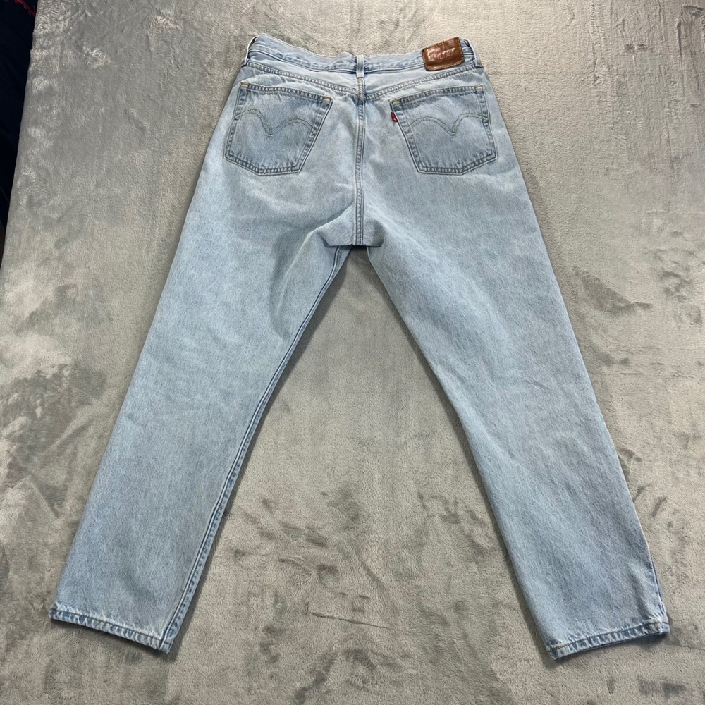 LEVI'S 501 Jeans Womens 31x28 Light Wash Blue‎ Button Fly Premium Denim Casual